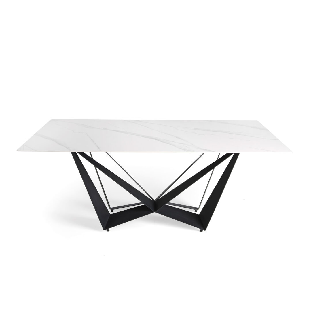 Mesa de comedor porcelánica blanco brillo vetas grises, estructura negro mate